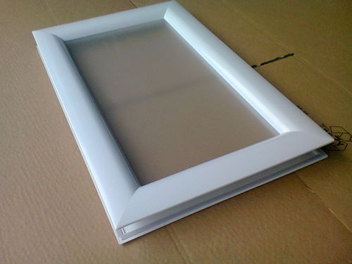 Hublot 511 x 321 mm blanc 1 vitre sablée